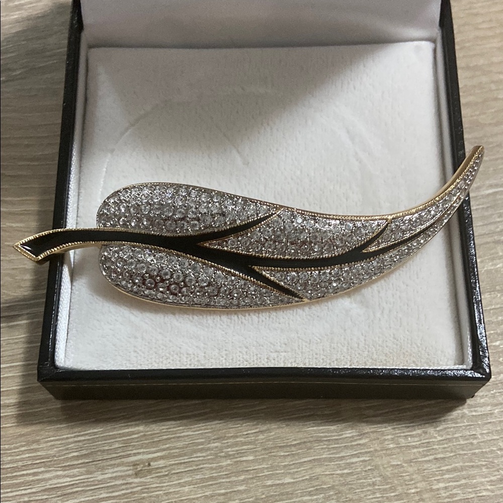 Vintage Butler Black Enamel & Crystals Gold Toned Leaf Brooch